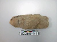 藏品(中型長條打製石斧)的圖片